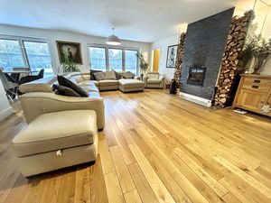 Lounge- click for photo gallery